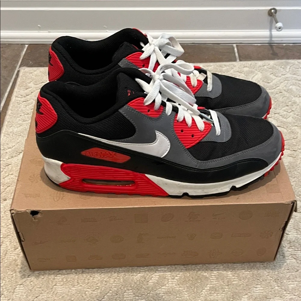 Nike Men's Air Max 90 Size 11 Black Infrared - Picture 4 of 9